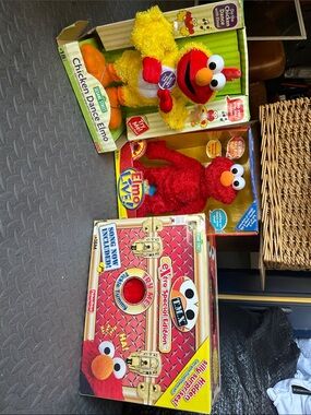 Elmo Bundle- new in box-Chicken Dance Elmo, Elmo Live & TMX extra special ed